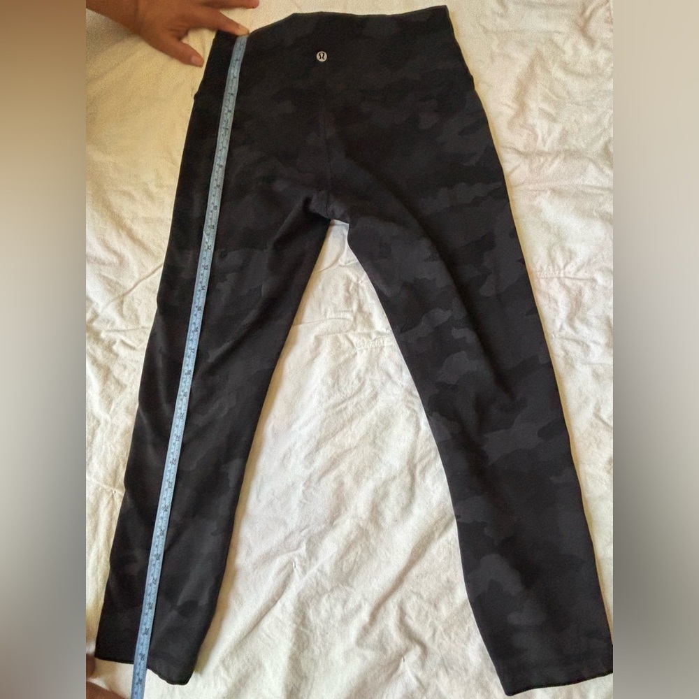 Women’s   Lululemon Black Camouflage Leggings size 8